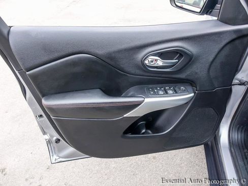 Used 2017 Jeep Cherokee Trailhawk w/ Comfort/Convenience Group image 22