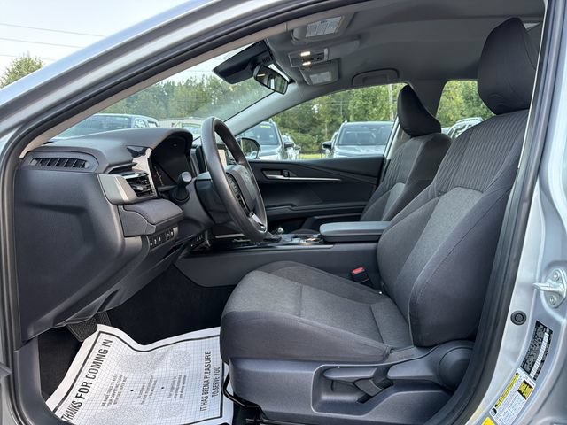 Used 2025 Toyota Camry LE FWD image 11