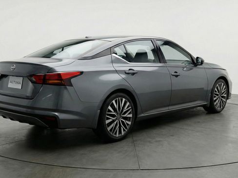 Used 2025 Nissan Altima 2.5 SV image 9