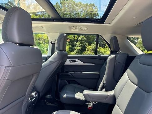 Used 2025 Ford Explorer Active w/ Active Comfort Package AWD/4WD image 22