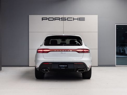 Certified 2026 Porsche Macan AWD/4WD image 6