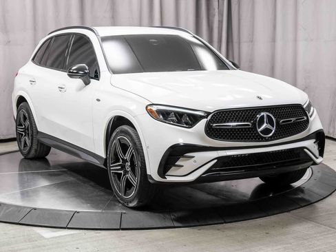 Used 2025 Mercedes-Benz GLC 350e 4MATIC image 5