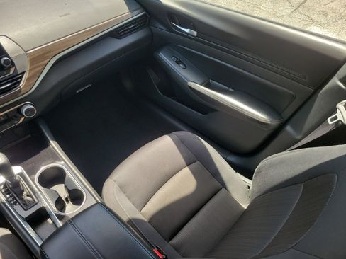 Used 2024 Nissan Altima 2.5 SV FWD image 12