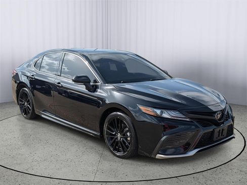 Used 2024 Toyota Camry XSE FWD image 7