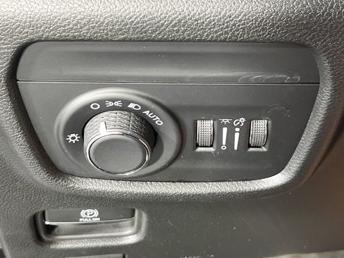 Used 2023 Jeep Grand Cherokee L Laredo AWD/4WD image 10