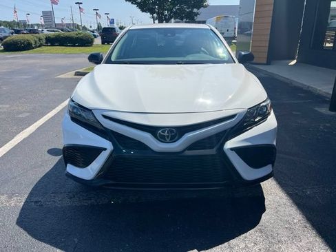 Used 2023 Toyota Camry SE FWD image 3
