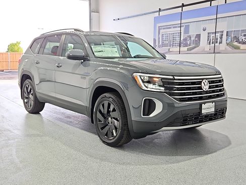 New 2026 Volkswagen Atlas SE FWD image 5