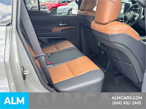 Used 2025 Lexus GX 550 w/ Accessory Package (2T) image 20