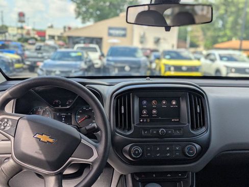 Used 2022 Chevrolet Colorado W/T w/ WT Convenience Package AWD/4WD image 16