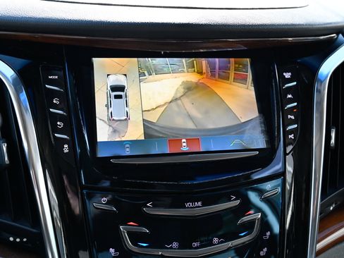 Used 2017 Cadillac Escalade ESV Luxury image 34