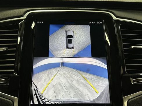 Used 2024 Volvo XC90 B6 Ultimate w/ Lounge Package image 11