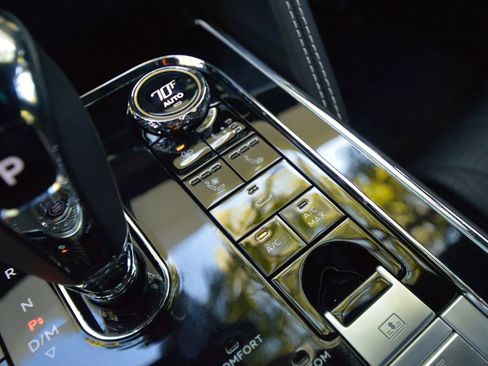 Used 2022 Bentley Flying Spur V8 image 52