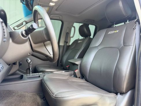 Used 2014 Nissan Frontier PRO-4X w/ Pro-4x Luxury Package AWD/4WD image 16