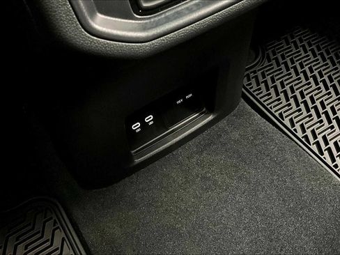 New 2025 Volkswagen Atlas Peak Edition SE image 22