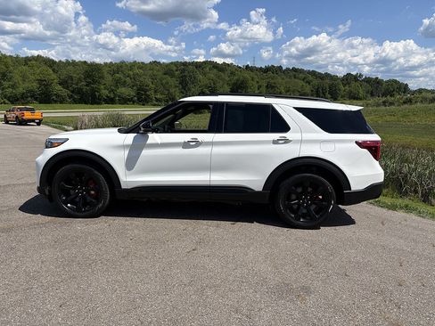 Used 2024 Ford Explorer ST w/ Equipment Group 401A AWD/4WD image 2