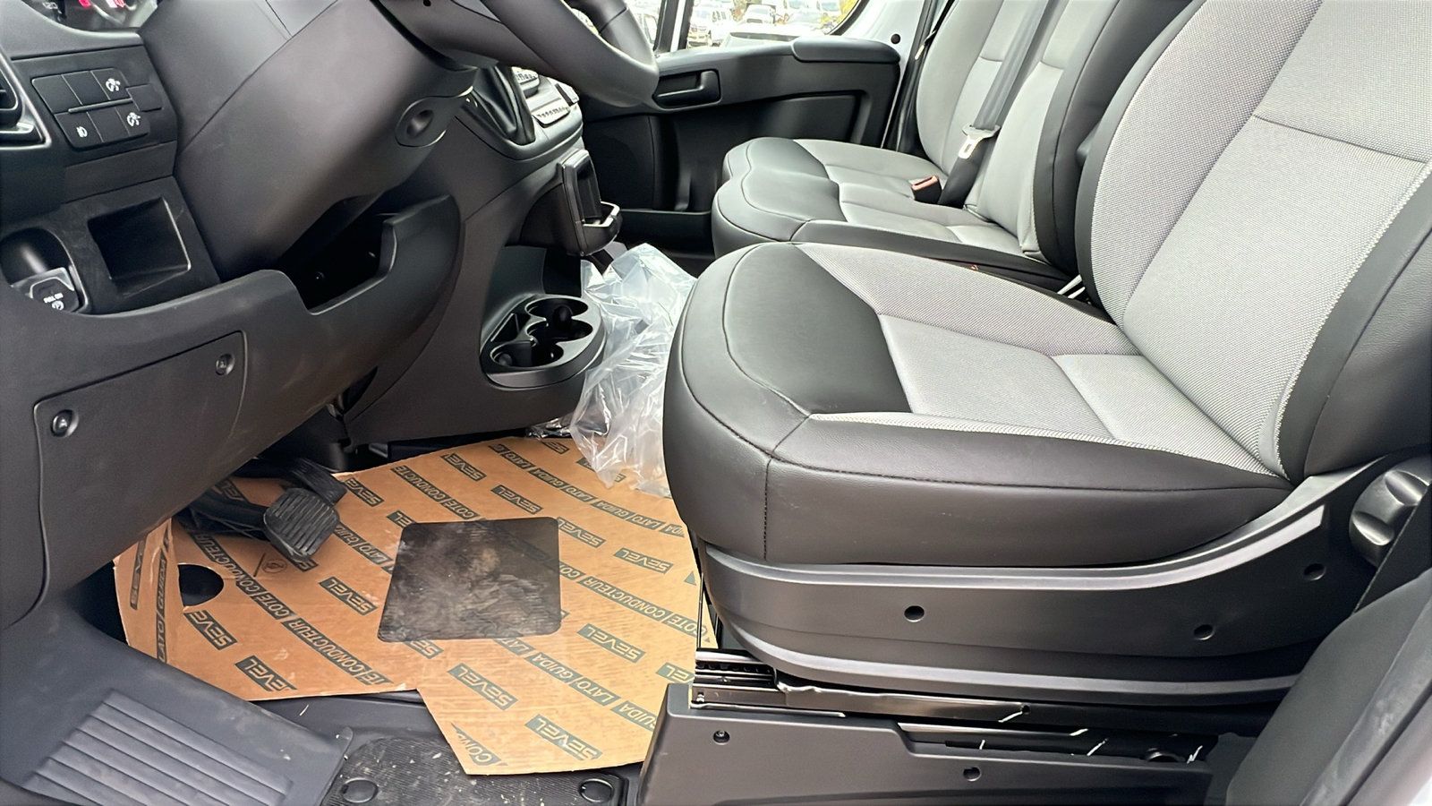 New 2025 RAM ProMaster 2500 w/ Safety Group FWD image 17