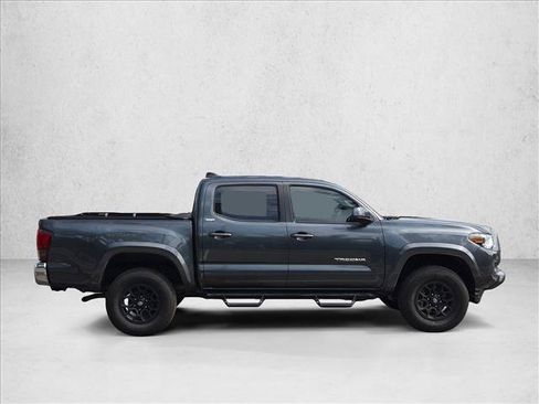 Used 2022 Toyota Tacoma SR5 RWD image 4