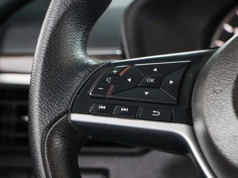 Used 2024 Nissan Altima 2.5 SV image 13