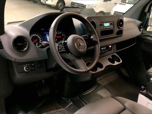 Used 2025 Mercedes-Benz Sprinter 2500 image 17