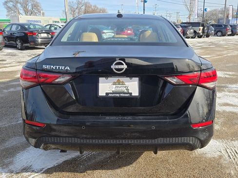 Used 2025 Nissan Sentra SV w/ SV Premium Package image 16