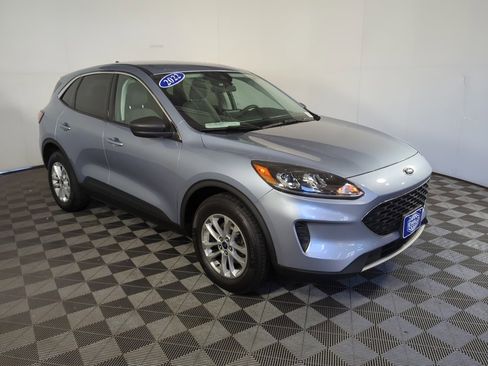 Used 2022 Ford Escape SE image 2