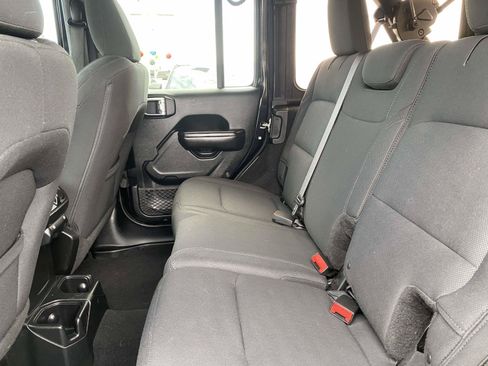 Used 2018 Jeep Wrangler Unlimited Sport S AWD/4WD image 11