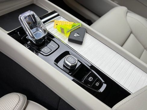 New 2026 Volvo XC60 B5 Ultra w/ Protection Package Premier image 15