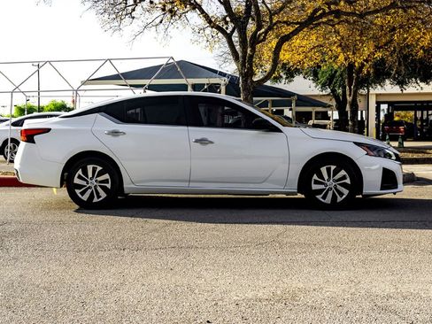 Used 2024 Nissan Altima 2.5 S image 4