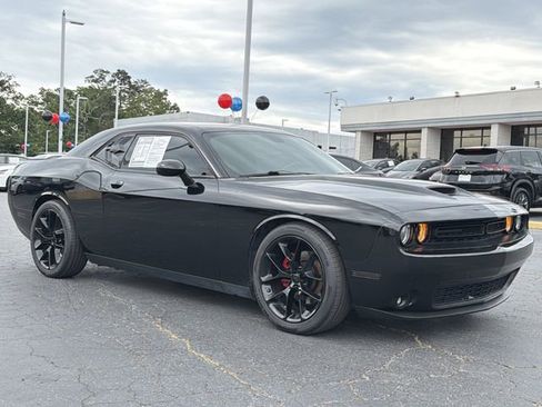 Used 2022 Dodge Challenger GT RWD image 9