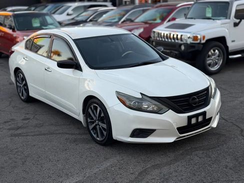 Used 2017 Nissan Altima 2.5 SR image 2