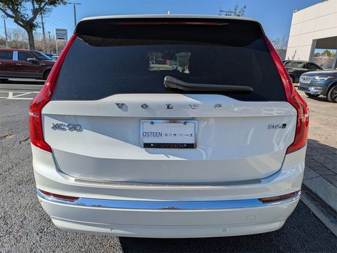 Certified 2024 Volvo XC90 B6 Ultimate w/ Lounge Package image 5