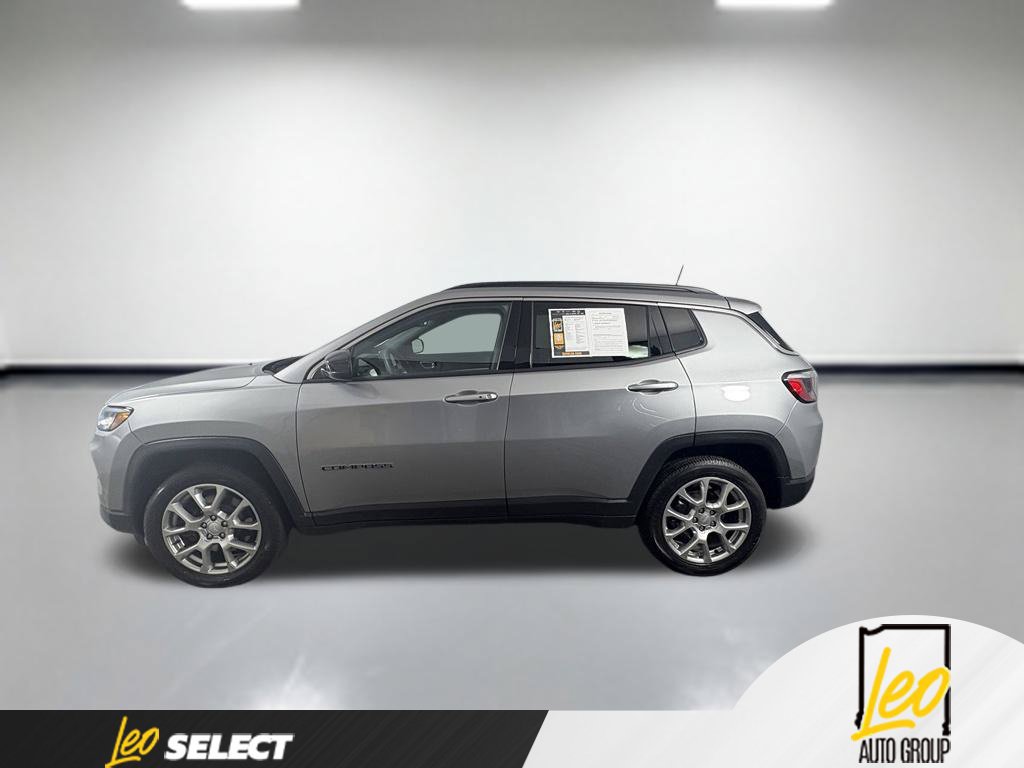 Used 2024 Jeep Compass Latitude AWD/4WD image 2