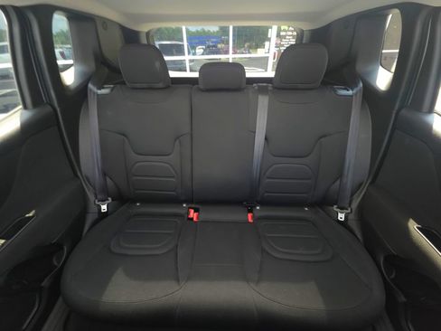 Used 2021 Jeep Renegade Latitude w/ Sun & Sound Group FWD image 19