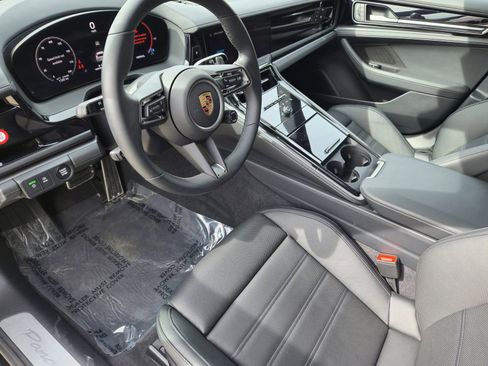 Certified 2024 Porsche Panamera 4 AWD/4WD image 4