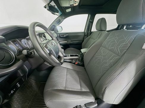 Used 2016 Toyota Tacoma TRD Off-Road image 13