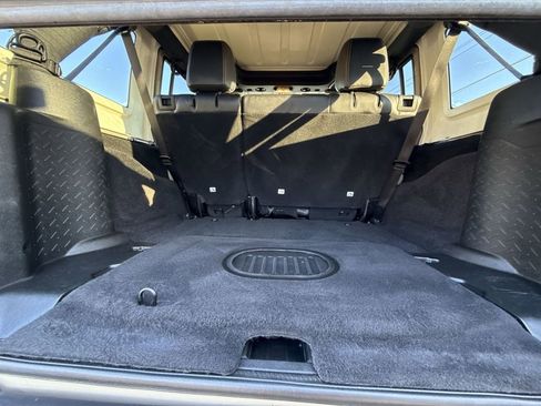 Used 2016 Jeep Wrangler Unlimited Rubicon image 23
