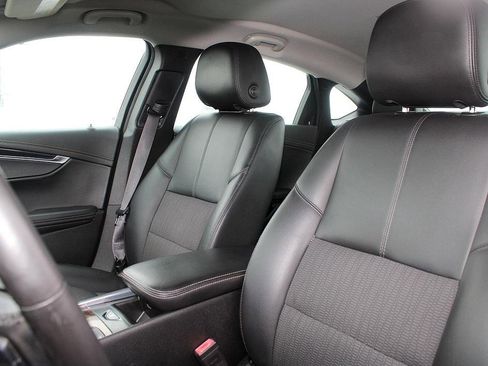 Used 2015 Chevrolet Impala LT w/ Convenience Package image 35