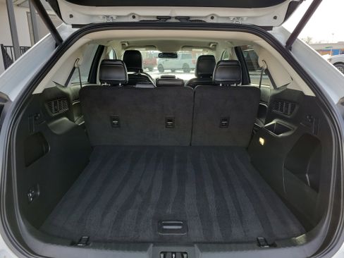 Used 2024 Ford Edge SEL w/ Convenience Package image 8