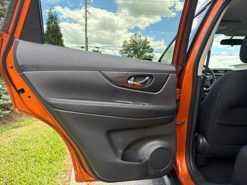 Used 2017 Nissan Rogue S w/ S Appearance Package FWD image 19