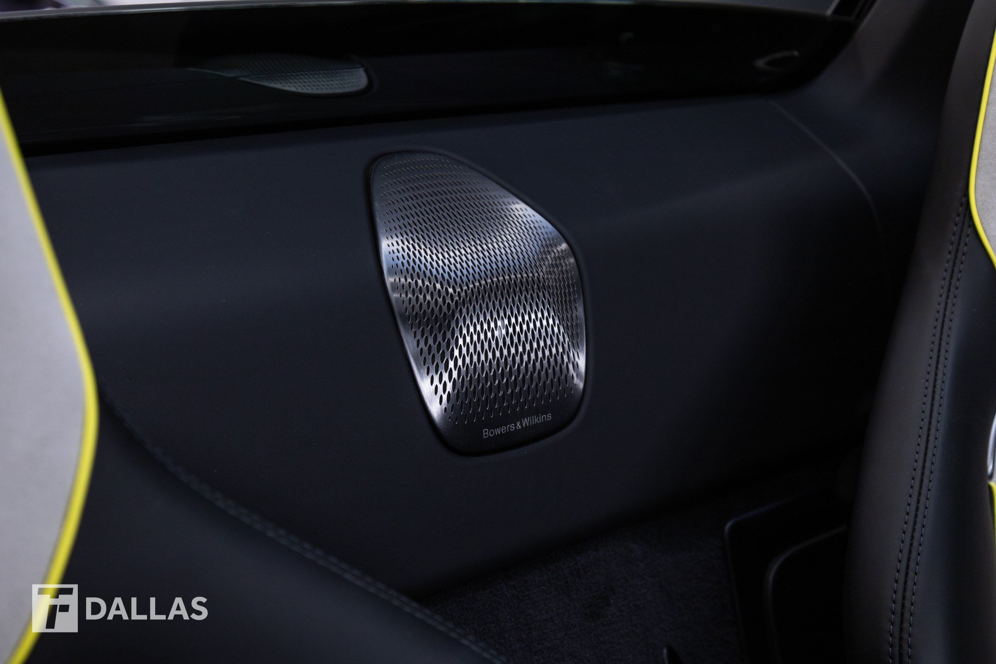 Used 2025 McLaren Artura Spider RWD image 35