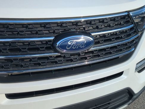 Used 2023 Ford Explorer XLT w/ Equipment Group 202A AWD/4WD image 11