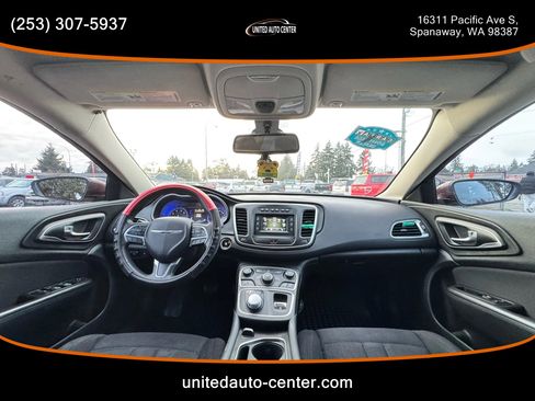 Used 2015 Chrysler 200 Limited image 12