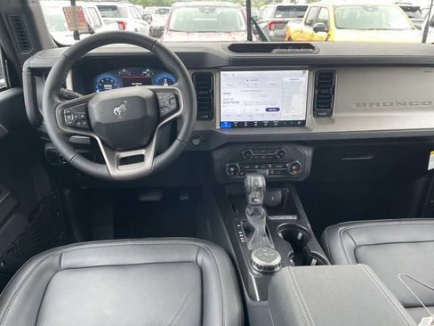 New 2026 Ford Bronco Outer Banks w/ Black Appearance Package AWD/4WD image 7