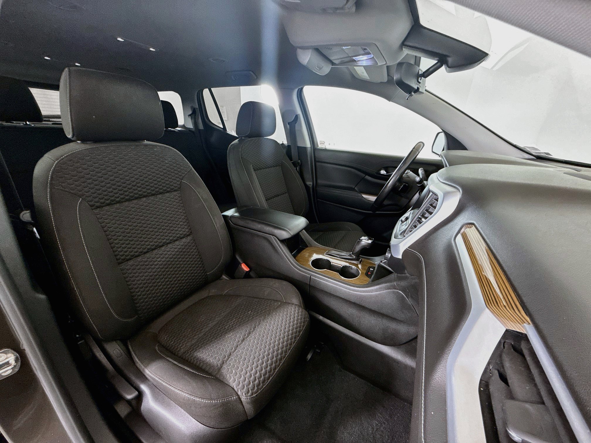 Used 2019 GMC Acadia SLE FWD image 24