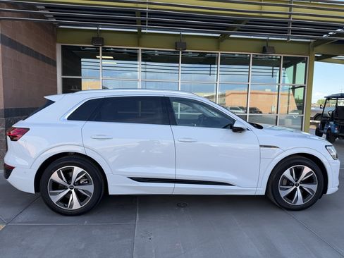 Used 2024 Audi Q8 e-tron Premium Plus w/ Premium Plus Package AWD/4WD image 9