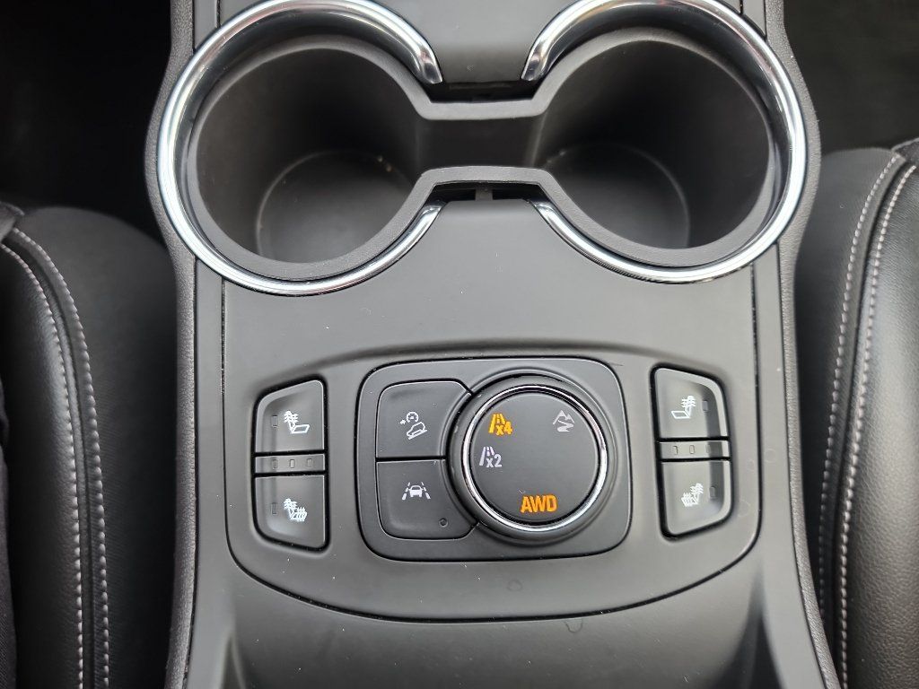 Used 2024 GMC Terrain SLT AWD/4WD image 28