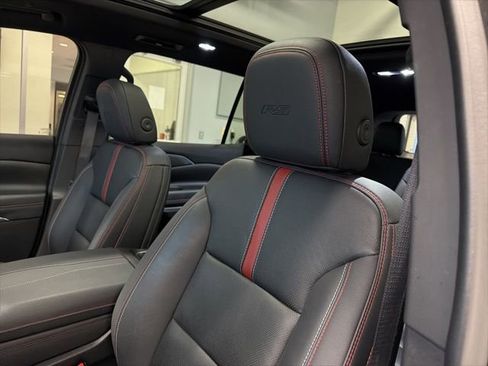 Used 2024 Chevrolet Traverse RS image 15