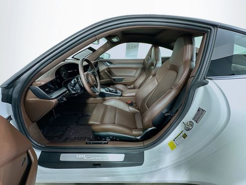 Certified 2024 Porsche 911 Carrera image 5