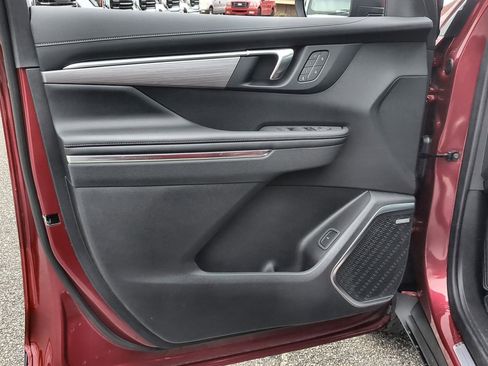 Used 2025 Buick Enclave Preferred w/ Power Package image 22