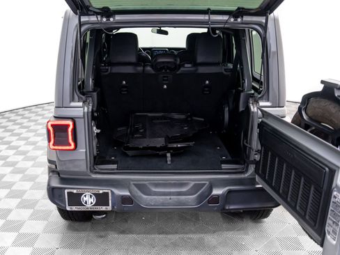 Used 2018 Jeep Wrangler Unlimited Sahara w/ Dual Top Group image 31